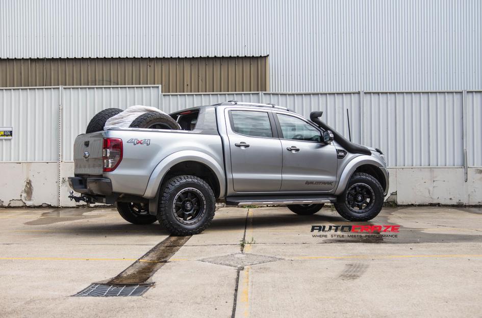 FORD-RANGER-TROPHY-MATTE-BLACK-WITH-ANTHRACITE-RING